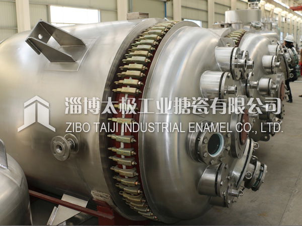 為什么搪玻璃反應釜設備是目前最理想的藥化設備？